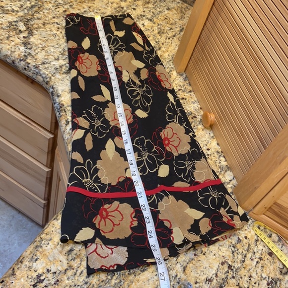 Ann Taylor lined floral skirt, size 6 Like new - Picture 4 of 11